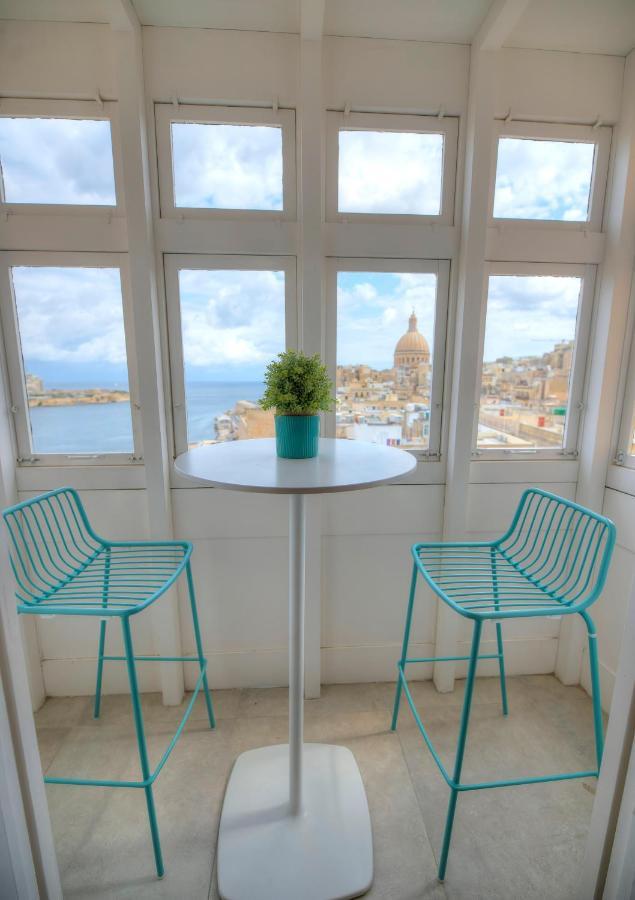 Beautiful One Bedroom Seafront Apartment Vpal1-1 Флориана Экстерьер фото