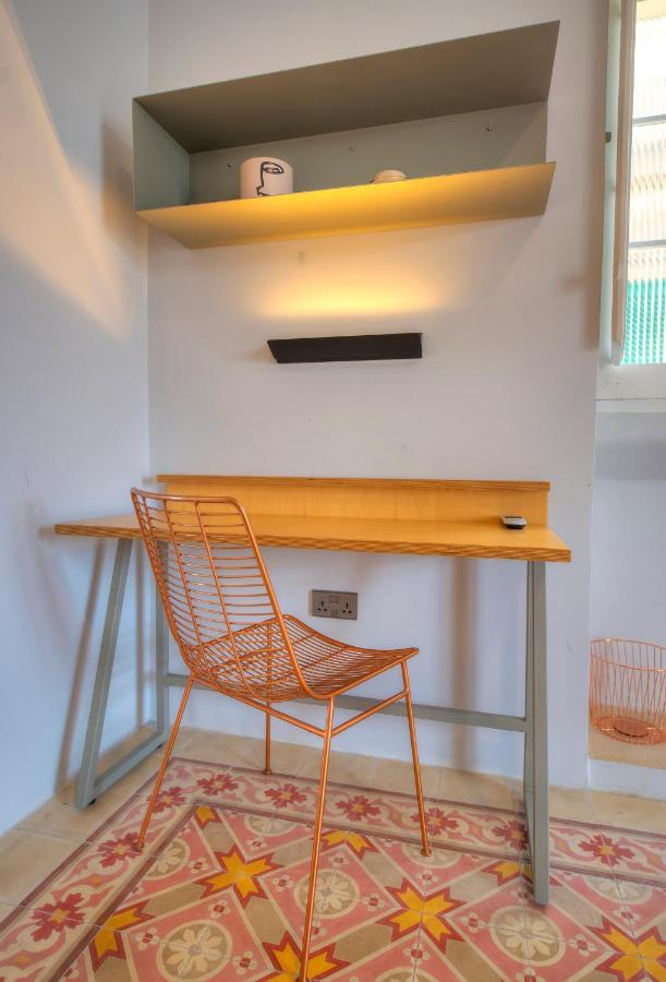 Beautiful One Bedroom Seafront Apartment Vpal1-1 Флориана Экстерьер фото