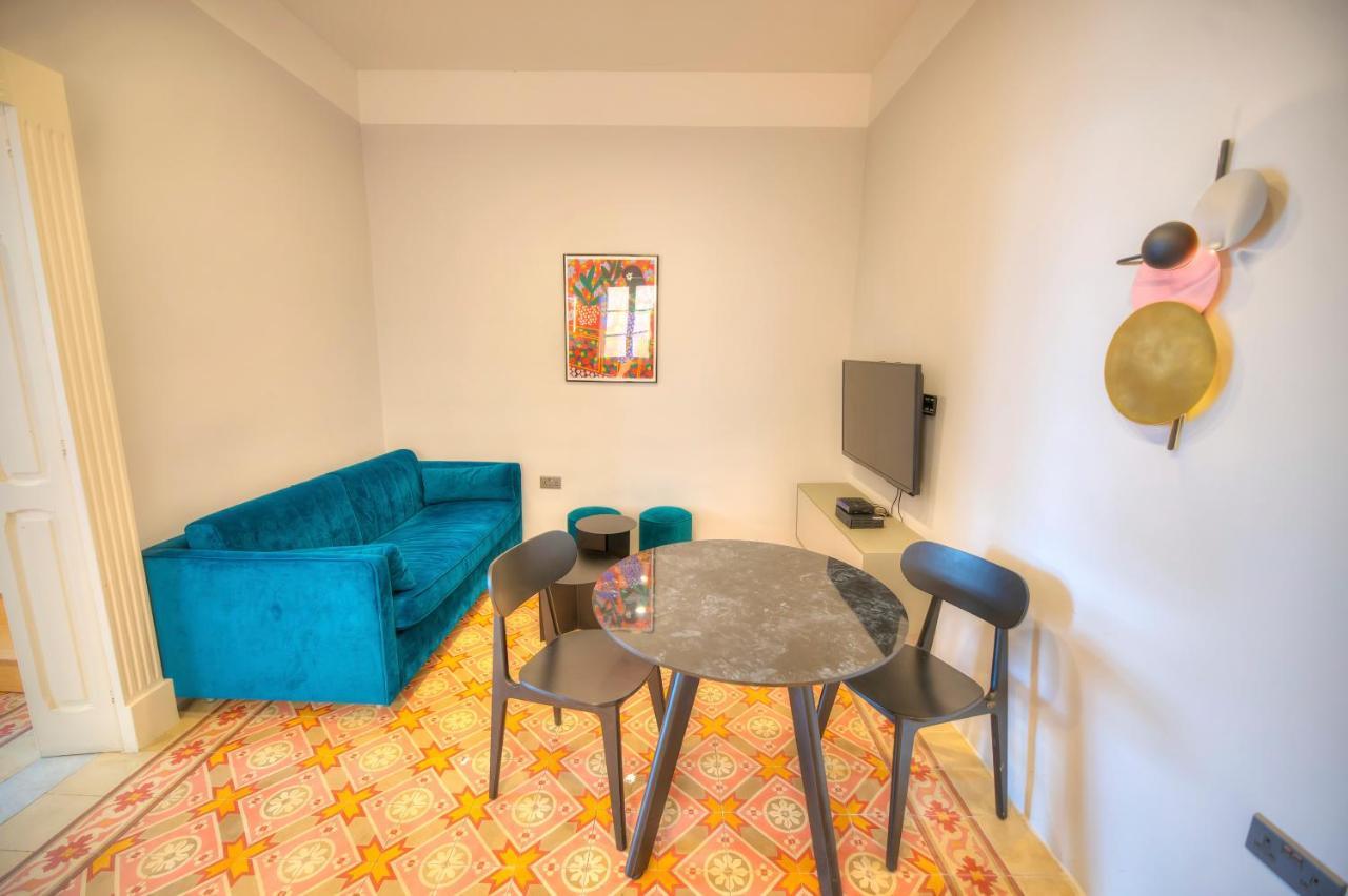Beautiful One Bedroom Seafront Apartment Vpal1-1 Флориана Экстерьер фото